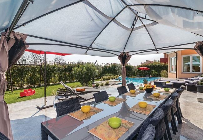 Villa in Pula - Villa Relax - Pool, Sauna, Gym, Jacuzzi, Games Villa in Pula - Villa Relax - Pool, Sauna, Gym, Jacuzzi, Games