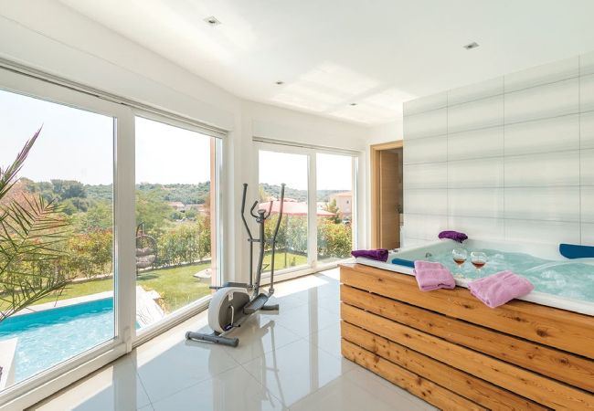 Villa in Pula - Villa Relax - Pool, Sauna, Gym, Jacuzzi, Games Villa in Pula - Villa Relax - Pool, Sauna, Gym, Jacuzzi, Games