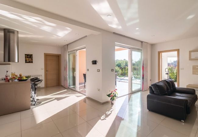 Villa in Pula - Villa Relax - Pool, Sauna, Gym, Jacuzzi, Games Villa in Pula - Villa Relax - Pool, Sauna, Gym, Jacuzzi, Games