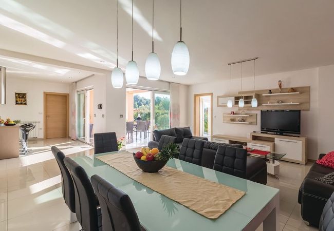 Villa in Pula - Villa Relax - Pool, Sauna, Gym, Jacuzzi, Games Villa in Pula - Villa Relax - Pool, Sauna, Gym, Jacuzzi, Games