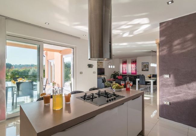 Villa in Pula - Villa Relax - Pool, Sauna, Gym, Jacuzzi, Games Villa in Pula - Villa Relax - Pool, Sauna, Gym, Jacuzzi, Games
