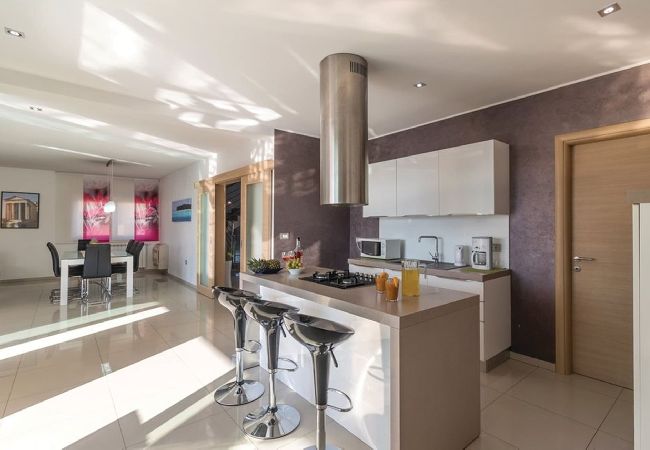 Villa in Pula - Villa Relax - Pool, Sauna, Gym, Jacuzzi, Games Villa in Pula - Villa Relax - Pool, Sauna, Gym, Jacuzzi, Games