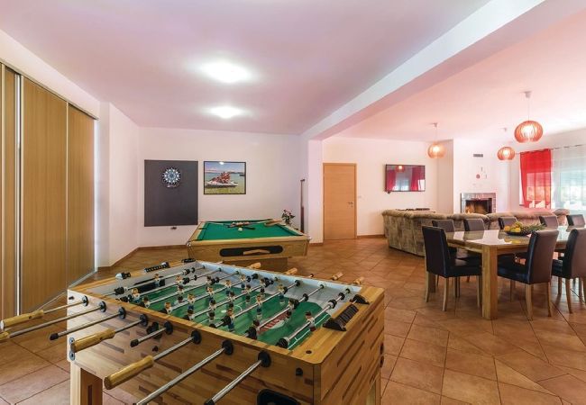 Villa in Pula - Villa Relax - Pool, Sauna, Gym, Jacuzzi, Games Villa in Pula - Villa Relax - Pool, Sauna, Gym, Jacuzzi, Games