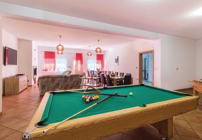 Villa in Pula - Villa Relax - Pool, Sauna, Gym, Jacuzzi, Games Villa in Pula - Villa Relax - Pool, Sauna, Gym, Jacuzzi, Games