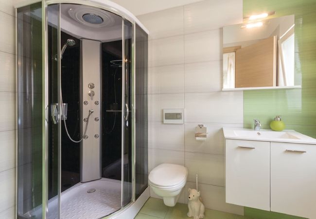 Villa in Pula - Villa Relax - Pool, Sauna, Gym, Jacuzzi, Games Villa in Pula - Villa Relax - Pool, Sauna, Gym, Jacuzzi, Games