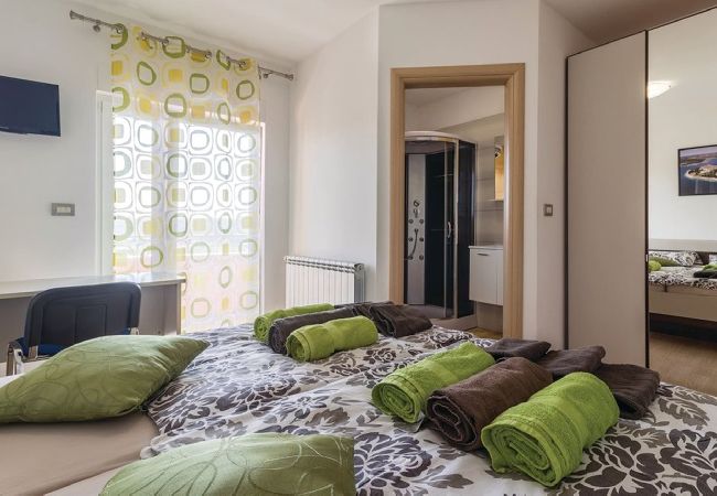 Villa in Pula - Villa Relax - Pool, Sauna, Gym, Jacuzzi, Games Villa in Pula - Villa Relax - Pool, Sauna, Gym, Jacuzzi, Games