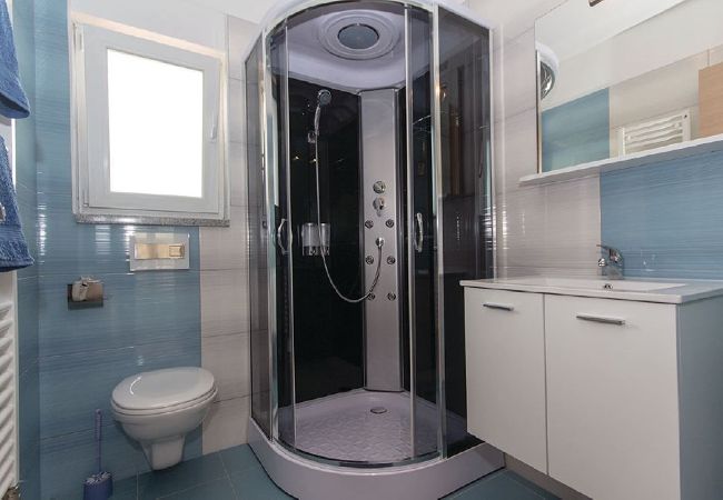 Villa in Pula - Villa Relax - Pool, Sauna, Gym, Jacuzzi, Games Villa in Pula - Villa Relax - Pool, Sauna, Gym, Jacuzzi, Games