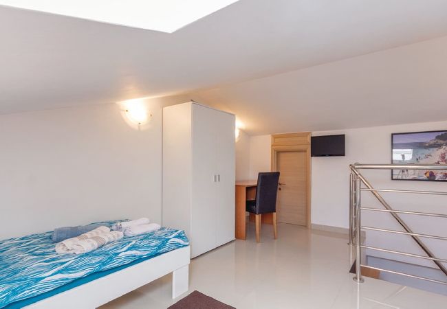 Villa in Pula - Villa Relax - Pool, Sauna, Gym, Jacuzzi, Games Villa in Pula - Villa Relax - Pool, Sauna, Gym, Jacuzzi, Games