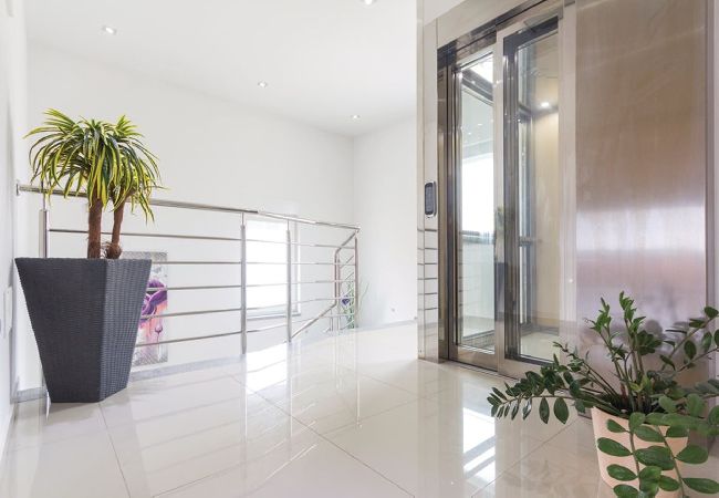 Villa in Pula - Villa Relax - Pool, Sauna, Gym, Jacuzzi, Games Villa in Pula - Villa Relax - Pool, Sauna, Gym, Jacuzzi, Games
