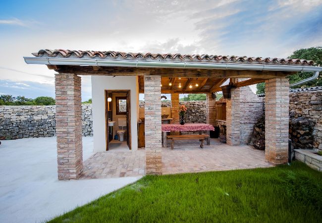Villa in Krmed - Villa Tomani - Pool, Jacuzzi, Sport Courts Villa in Krmed - Villa Tomani - Pool, Jacuzzi, Sport Courts