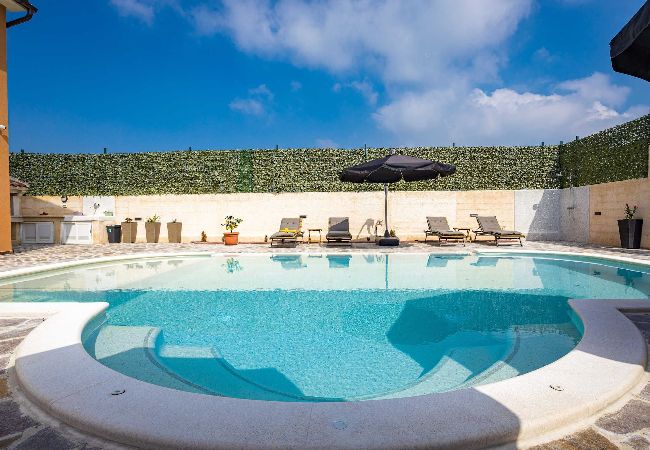 Villa in Pula - Villa Nur Amela - Pool, Jacuzzi, Darts Villa in Pula - Villa Nur Amela - Pool, Jacuzzi, Darts