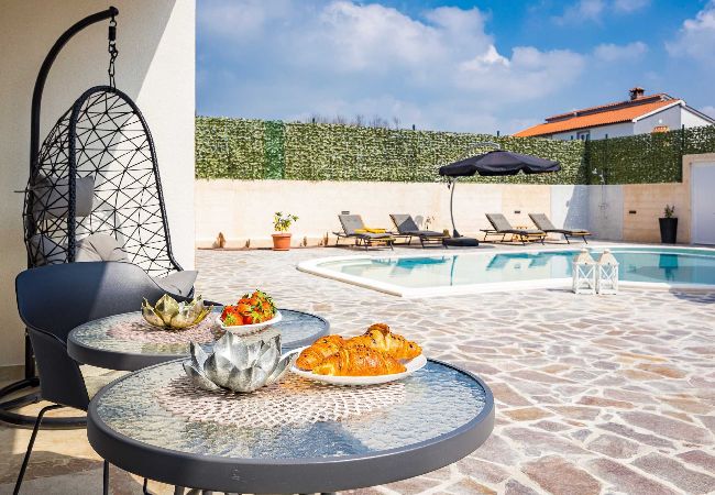Villa in Pula - Villa Nur Amela - Pool, Jacuzzi, Darts Villa in Pula - Villa Nur Amela - Pool, Jacuzzi, Darts