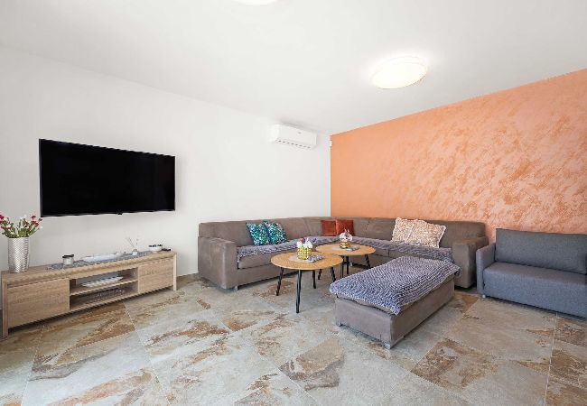 Villa in Pula - Villa Nur Amela - Pool, Jacuzzi, Darts Villa in Pula - Villa Nur Amela - Pool, Jacuzzi, Darts