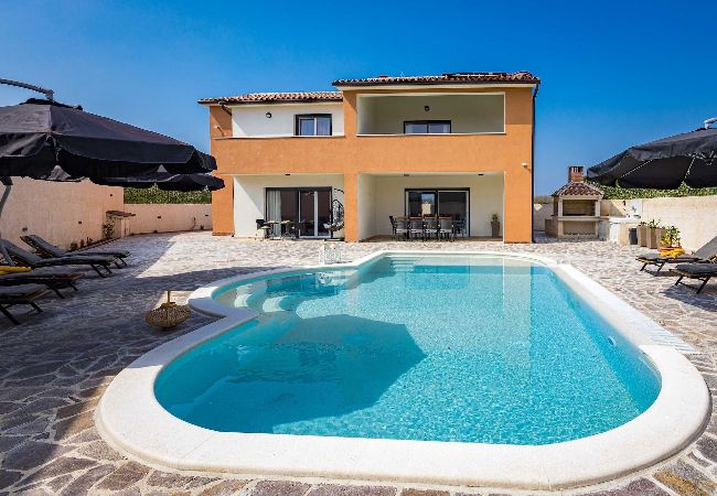 Villa in Pula - Villa Nur Amela - Pool, Jacuzzi, Darts Villa in Pula - Villa Nur Amela - Pool, Jacuzzi, Darts