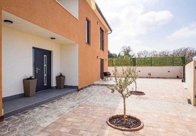 Villa in Pula - Villa Nur Amela - Pool, Jacuzzi, Darts Villa in Pula - Villa Nur Amela - Pool, Jacuzzi, Darts