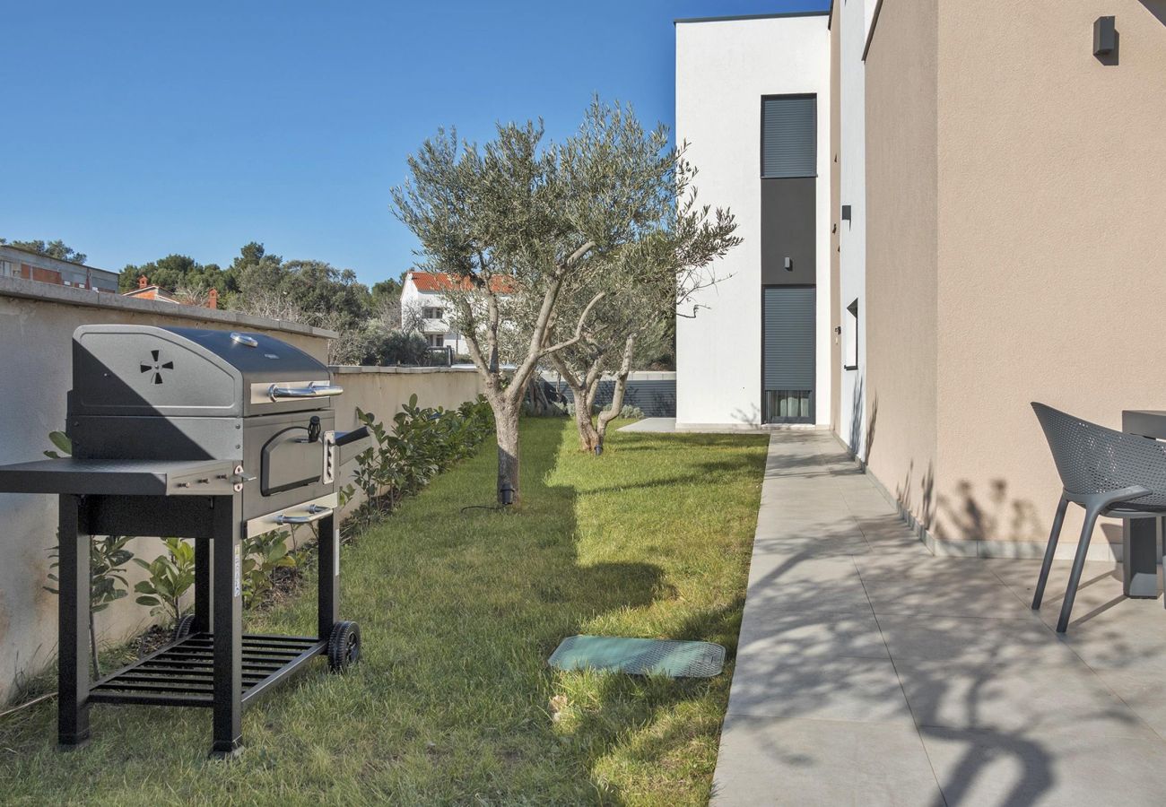 Villa in Premantura - Villa M with Heated Pool & EV Charger 