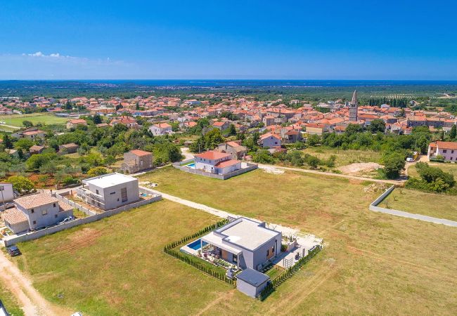 House in Galižana - Villa Lily - Private Pool, Lovely Garden House in Galižana - Villa Lily - Private Pool, Lovely Garden
