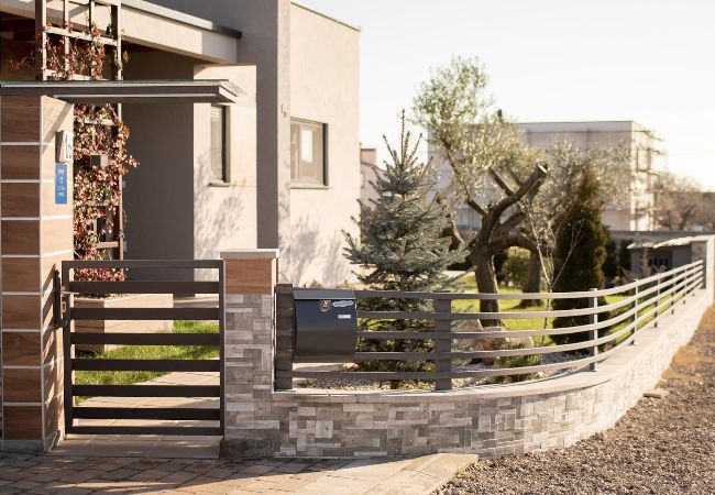 House in Galižana - Villa Lily - Private Pool, Lovely Garden House in Galižana - Villa Lily - Private Pool, Lovely Garden