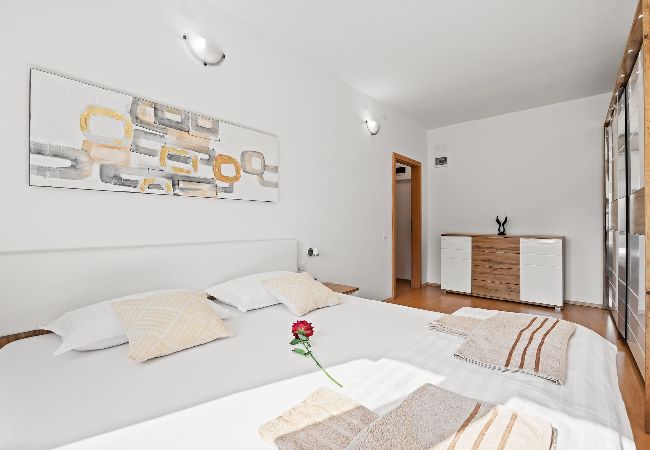 Apartment in Vodnjan - Kristijan & Jelena - Pool, Jacuzzi, Playground  Apartment in Vodnjan - Kristijan & Jelena - Pool, Jacuzzi, Playground