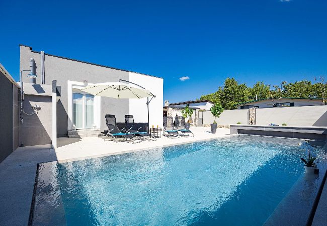 Villa in Gajana - Villa Marsel (4+2) - Private Pool and Jacuzzi  Villa in Gajana - Villa Marsel (4+2) - Private Pool and Jacuzzi
