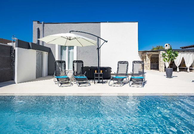 Villa in Gajana - Villa Marsel (4+2) - Private Pool and Jacuzzi  Villa in Gajana - Villa Marsel (4+2) - Private Pool and Jacuzzi