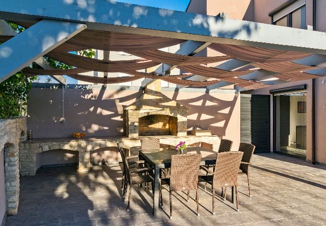 Villa in Pula - Beautiful Villa Nika with Heated Pool  Villa in Pula - Beautiful Villa Nika with Heated Pool