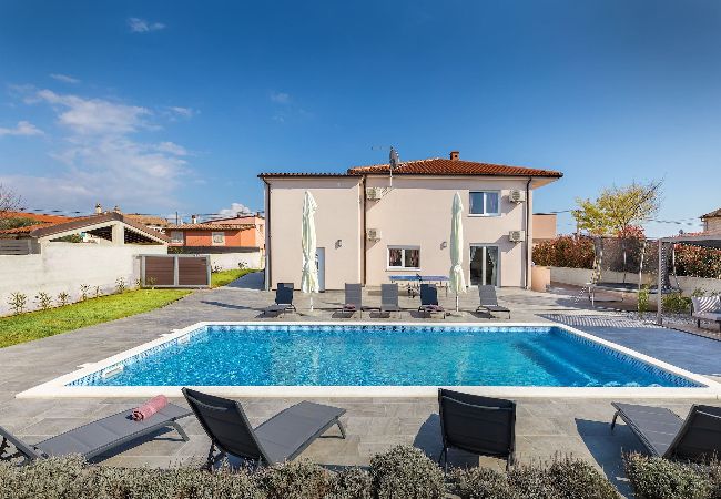 Villa in Valbandon - Villa Berg II - Pool, Game Room, Trampoline Villa in Valbandon - Villa Berg II - Pool, Game Room, Trampoline
