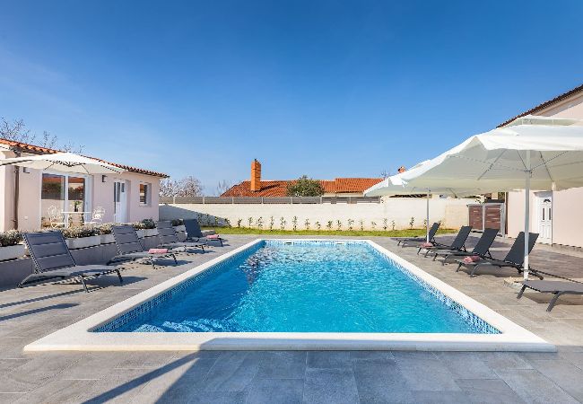 Villa in Valbandon - Villa Berg II - Pool, Game Room, Trampoline Villa in Valbandon - Villa Berg II - Pool, Game Room, Trampoline