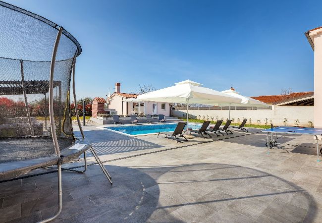Villa in Valbandon - Villa Berg II - Pool, Game Room, Trampoline Villa in Valbandon - Villa Berg II - Pool, Game Room, Trampoline