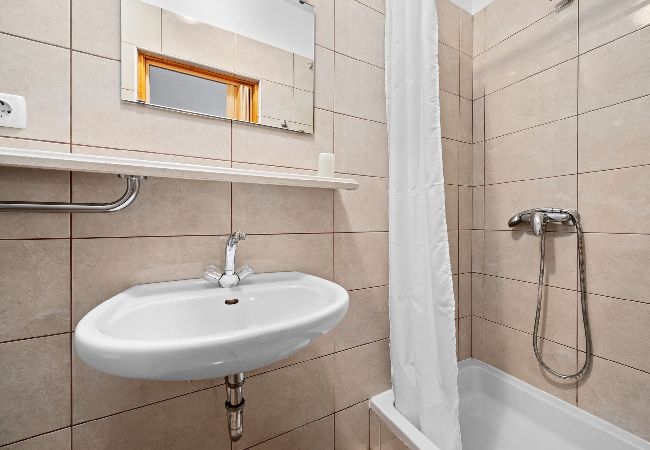 Apartment in Rab - Lovely Sea View, Boat Mooring - Jurica (Marija)  Apartment in Rab - Lovely Sea View, Boat Mooring - Jurica (Marija)