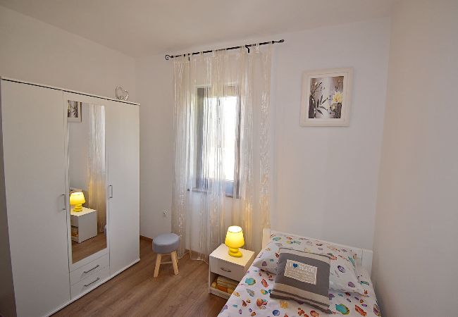 Apartment in Pula - Apartment Tina with Terrace & Lovely Garden  Apartment in Pula - Apartment Tina with Terrace & Lovely Garden