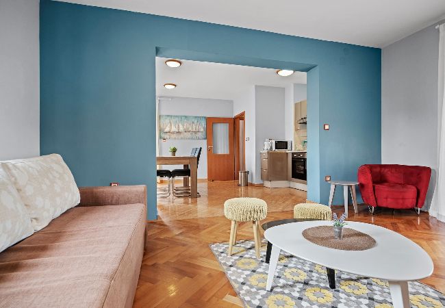 Residence in Kampor - Seafront Apt, Tastefully Furnished - Neda Smilje Residence in Kampor - Seafront Apt, Tastefully Furnished - Neda Smilje