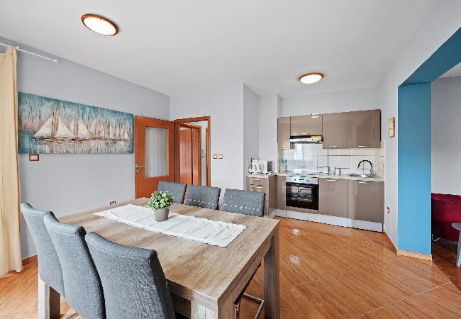 Residence in Kampor - Seafront Apt, Tastefully Furnished - Neda Smilje Residence in Kampor - Seafront Apt, Tastefully Furnished - Neda Smilje
