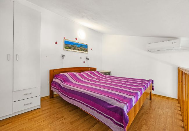 Studio in Medulin - 250 m from the Beach - Studio Mijic 1 with Balcony  Studio in Medulin - 250 m from the Beach - Studio Mijic 1 with Balcony
