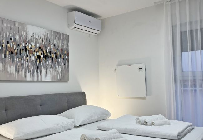 Apartment in Banjol - Sea View and Wonderful Balcony - Max 3 Apartment in Banjol - Sea View and Wonderful Balcony - Max 3