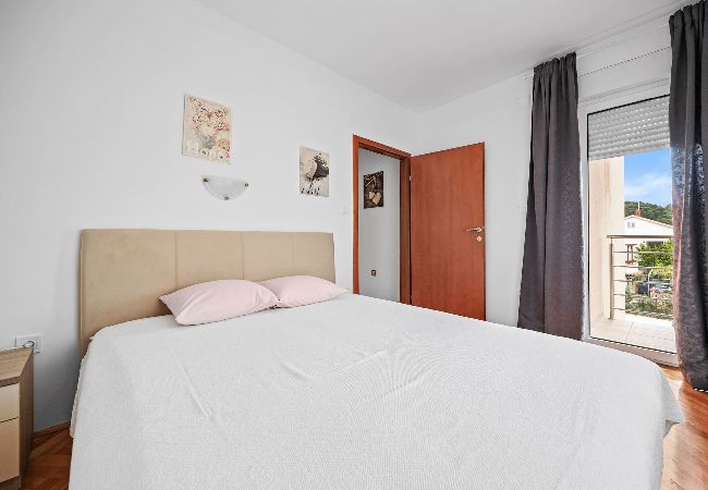 Apartment in Kampor - Seafront Apt on Sunny Rab Island - Neda Maslina  Apartment in Kampor - Seafront Apt on Sunny Rab Island - Neda Maslina
