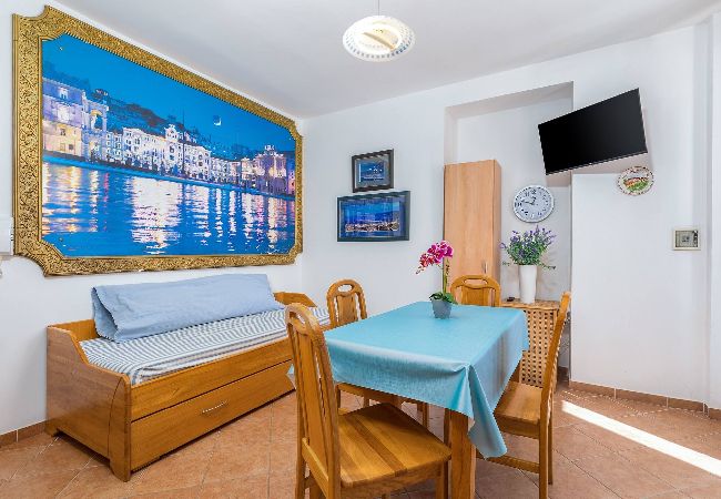 Apartment in Cres - Happy Island Life - Lungomare Trieste Apartment in Cres - Happy Island Life - Lungomare Trieste