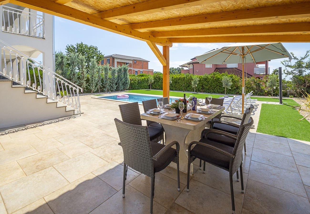Villa in Kukci - Relaxing Villa near Porec with Pool - Susanne