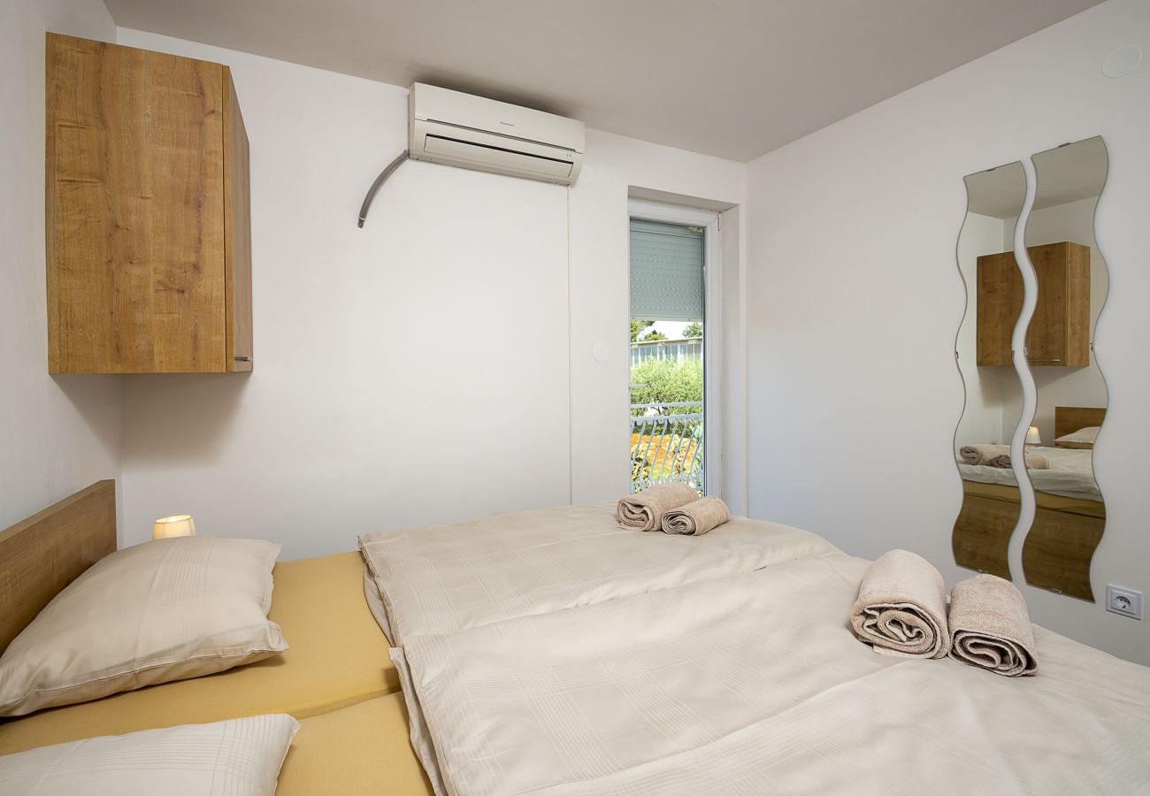 Villa in Kukci - Relaxing Villa near Porec with Pool - Susanne
