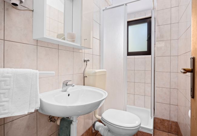 Rent by room in Supetarska Draga - Anamar - Cozy Double Room near the Beach Rent by room in Supetarska Draga - Anamar - Cozy Double Room near the Beach