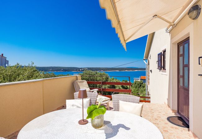 Rent by room in Supetarska Draga - Anamar - Cozy Double Room near the Beach Rent by room in Supetarska Draga - Anamar - Cozy Double Room near the Beach