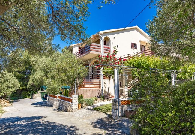 Rent by room in Supetarska Draga - Anamar - Cozy Double Room near the Beach Rent by room in Supetarska Draga - Anamar - Cozy Double Room near the Beach
