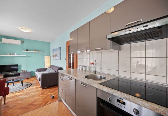 Apartment in Kampor - Seafront Apt for Family Vacation - Neda Ruzmarin Apartment in Kampor - Seafront Apt for Family Vacation - Neda Ruzmarin