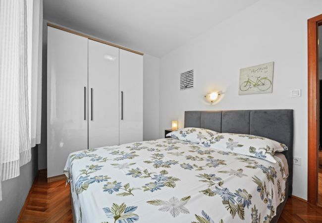 Apartment in Kampor - Seafront Apt for Family Vacation - Neda Ruzmarin Apartment in Kampor - Seafront Apt for Family Vacation - Neda Ruzmarin