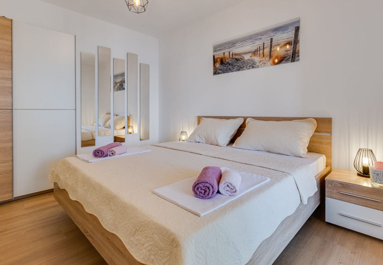 Apartment in Karlobag - Apartments Rina - one bedroom apartment with a sea view A2