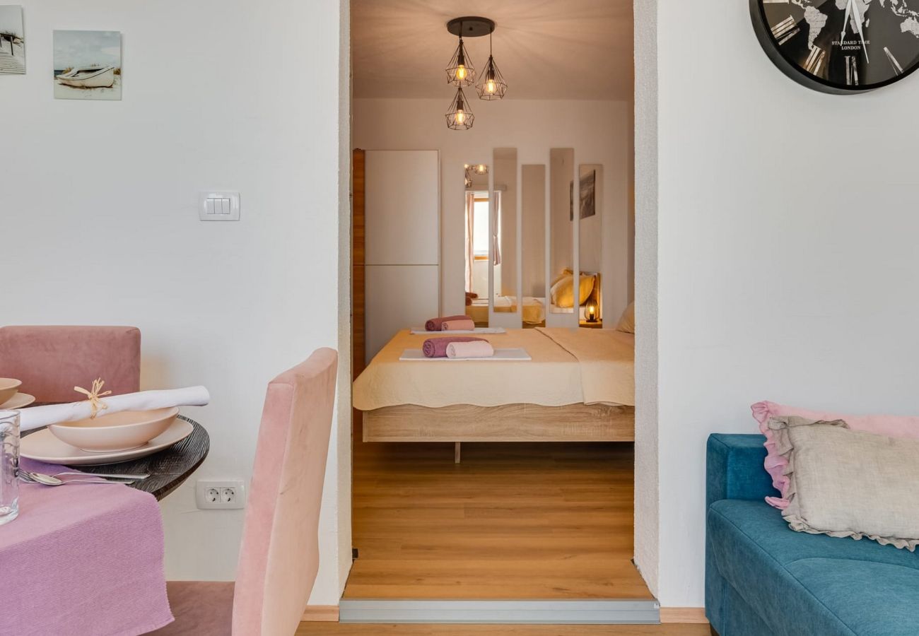 Apartment in Karlobag - Apartments Rina - one bedroom apartment with a sea view A2