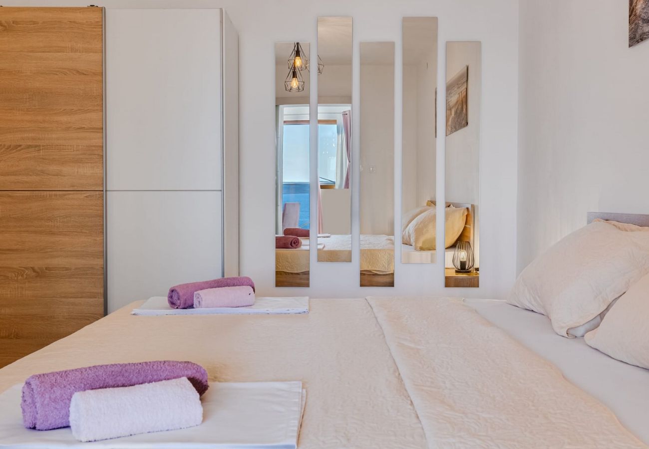 Apartment in Karlobag - Apartments Rina - one bedroom apartment with a sea view A2