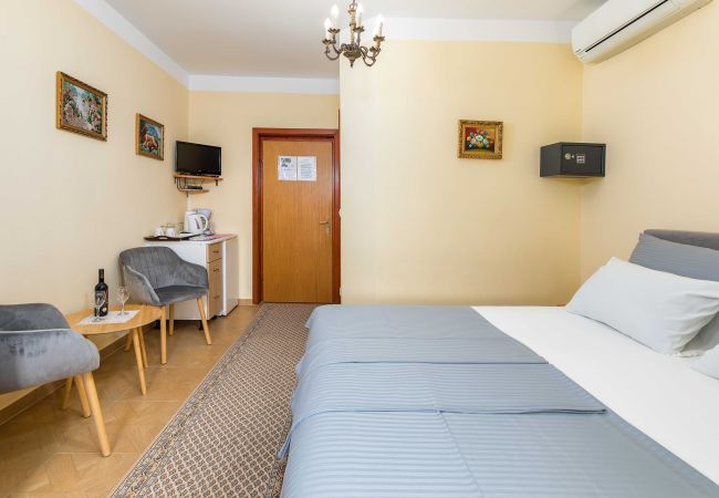 Rent by room in Fažana - Double Room in Fažana - near the Beach Rent by room in Fažana - Double Room in Fažana - near the Beach