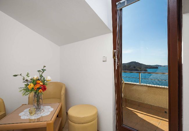 Apartment in Tisno - Apartments Kaina - two bedroom apartment with a sea view (yellow) Apartment in Tisno - Apartments Kaina - two bedroom apartment with a sea view (yellow)