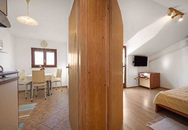 Apartment in Tisno - Apartments Kaina - two bedroom apartment with a sea view (yellow) Apartment in Tisno - Apartments Kaina - two bedroom apartment with a sea view (yellow)